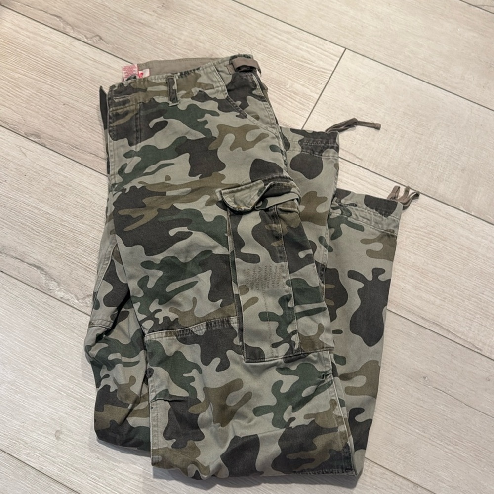 Camo Cargo Jeans (low waisted)